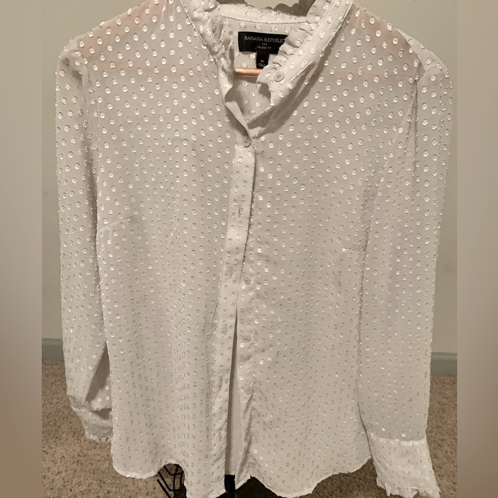 White Polka Dot Banana Republic Blouse. Size M.